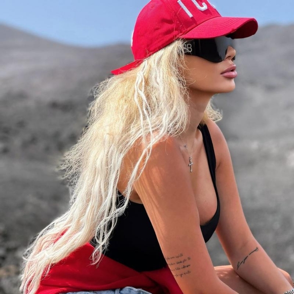 - 💯 - Authentic New BalenciagaMONO MASK SUNGLASSES | BB0122S seen on Kim - Picture 5 of 17